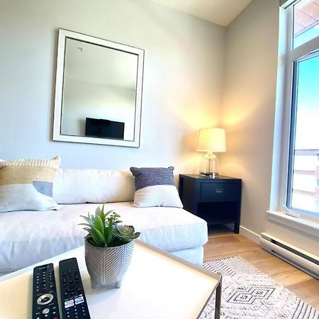 Lovely Brand New Condo Sidney Exterior photo