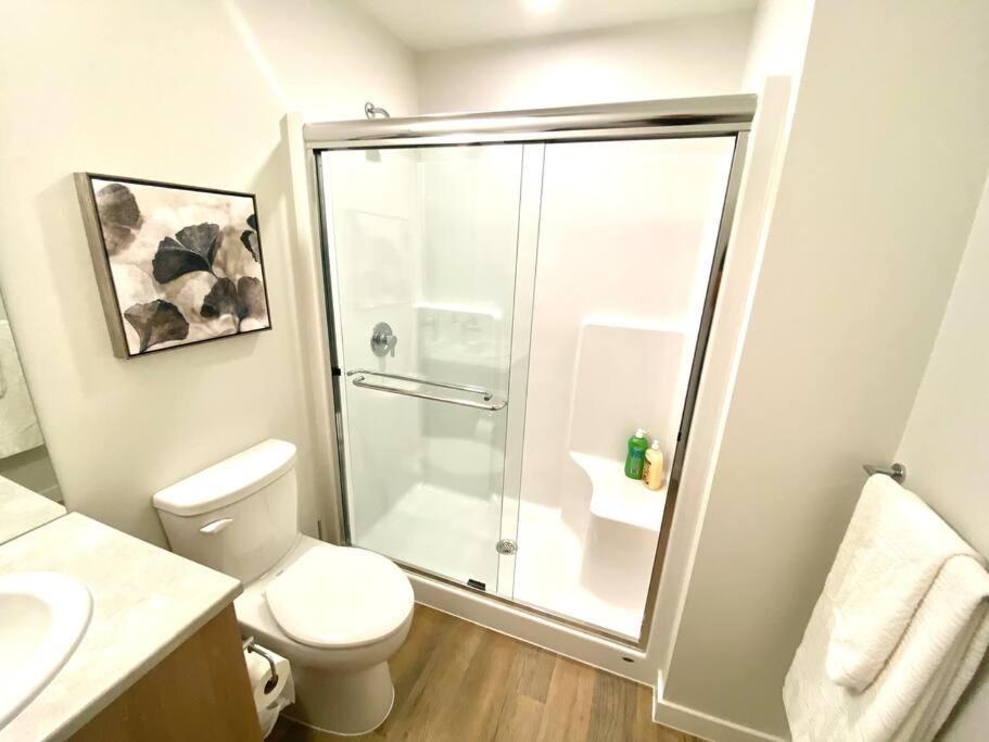 Lovely Brand New Condo Sidney Exterior photo