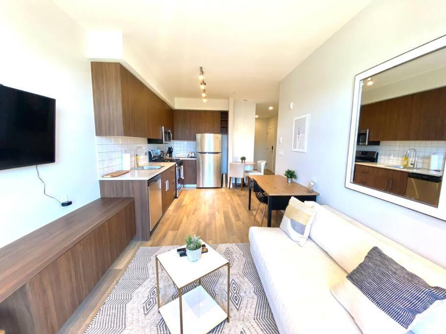 Lovely Brand New Condo Sidney Exterior photo