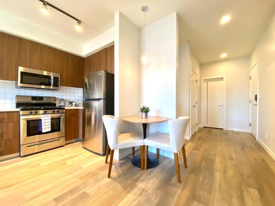 Lovely Brand New Condo Sidney Exterior photo